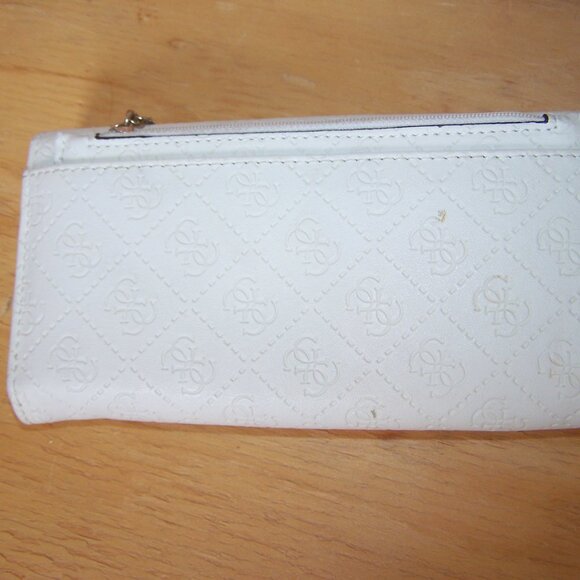 Guess Wallet - Picture 2 of 5